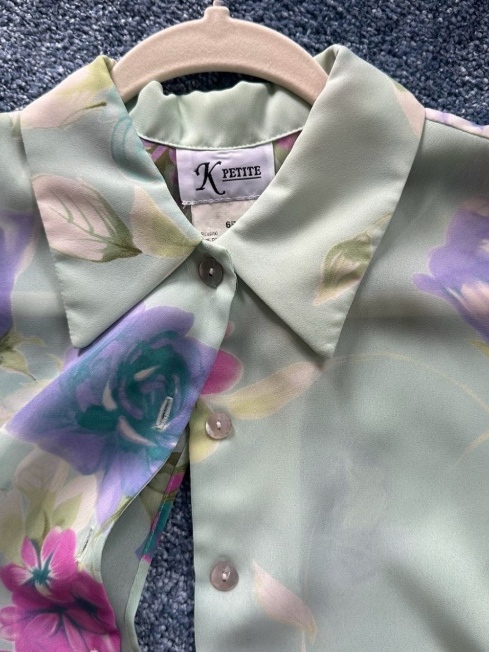 Vintage Mint Green Floral Button-Up blouse